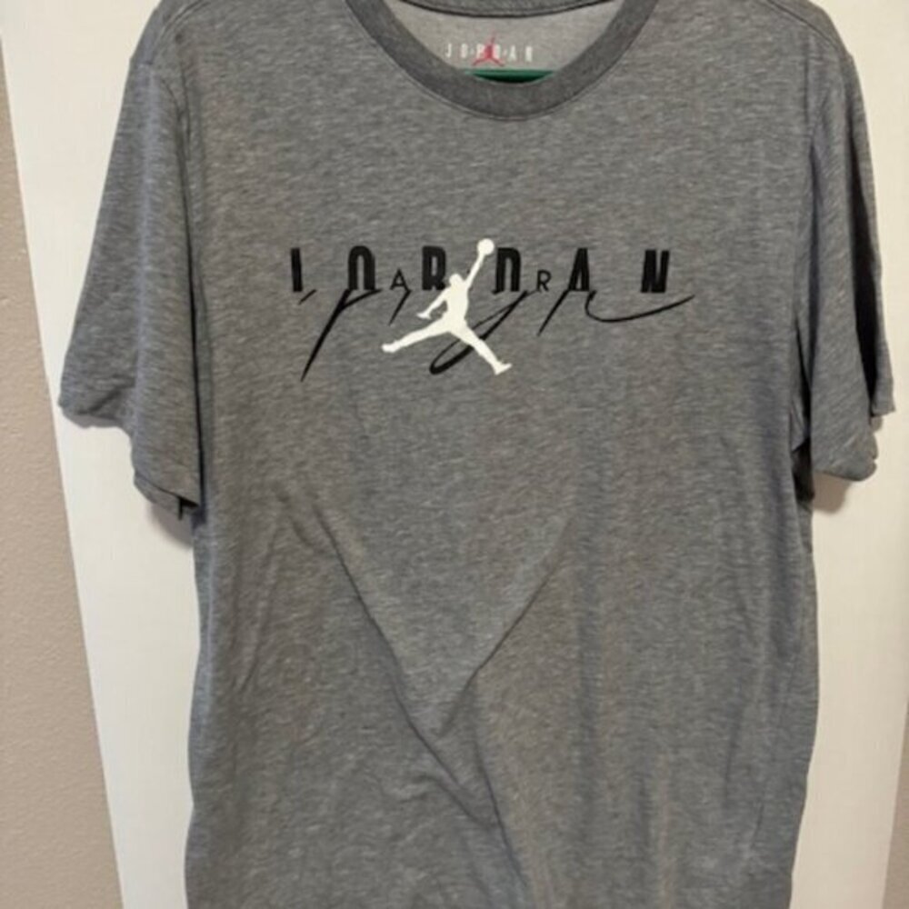Nike Air Jordan Men's Grey Graphic Logo Short Sleeve Size Medium - Picture 1 of 4